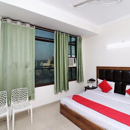 Oyo 24958 Hotel Dayal Belanganj Экстерьер фото